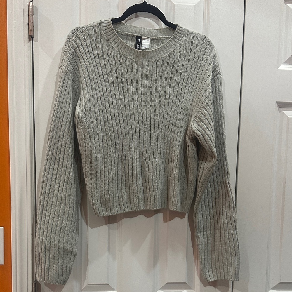 NWOT H&M Ribbed Knit Sweater in Light Gray size M